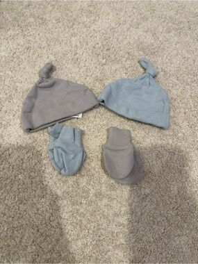 Target Baby Knotted Hat and Mitten Set - Blue and Gray